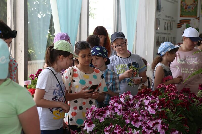 You are currently viewing В ботаническом саду «Дерево Дружбы» прошла акция, посвященная Международному дню защиты детей